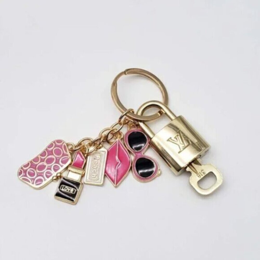 Authentic LV Gold Padlock & Key 🔑 Designer Bag Charm w/ Unbranded Keychain - Picture 5 of 7
